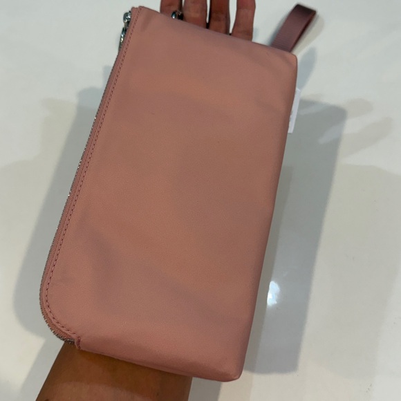 Lululemon Athletica Blush Curved Wristlet Clutch. NWT - Picture 3 of 5